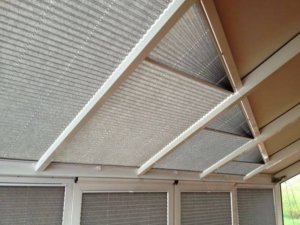 Plissee in Sonderform in einer Dachfläche, Sonnenschutz Kempten Allgäu